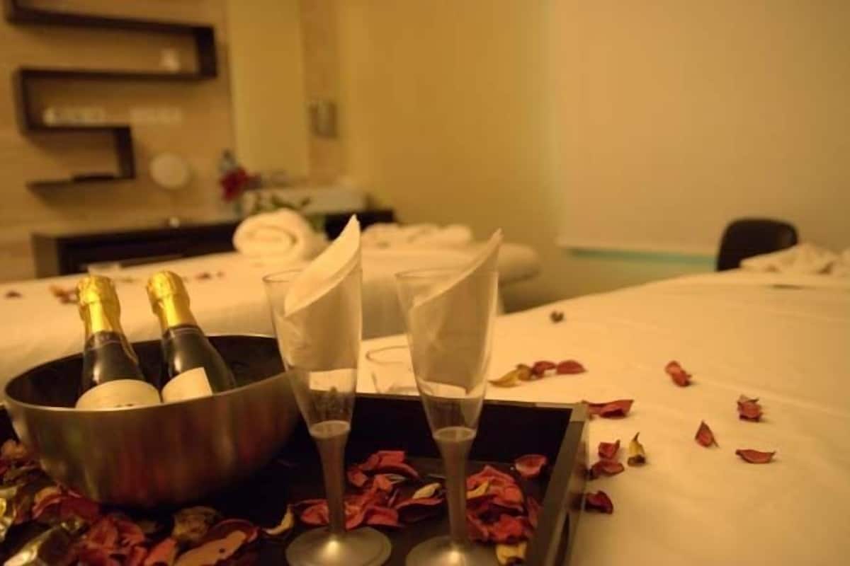 double room | 1 bedroom, minibar, in-room safe, desk