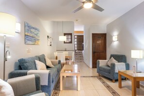 30-inch flat-screen TV with satellite channels, TV - Ona Las Rosas (Santiago del Teide)