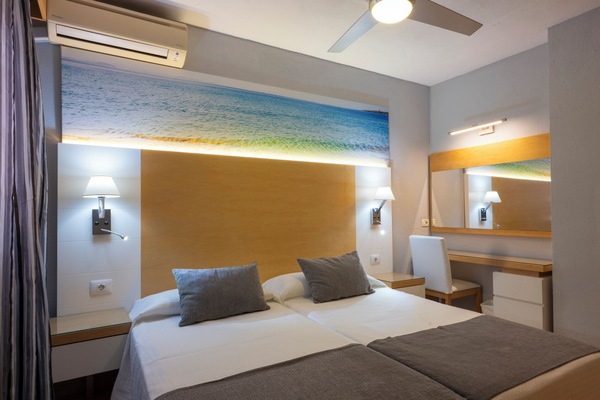 Iron/ironing board, WiFi (surcharge), bed sheets