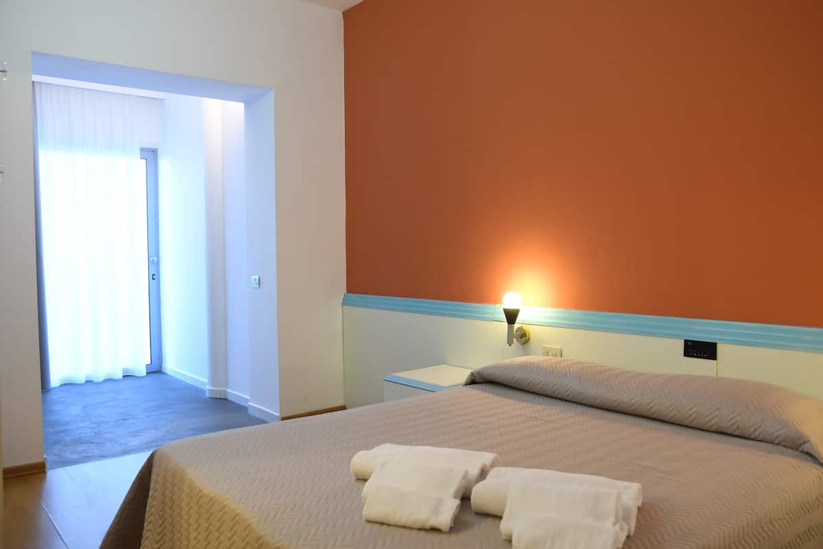 Ropa de cama hipoalergénica y minibar