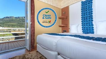 Standard Double or Twin Room, River View | Soundproofing, wheelchair access