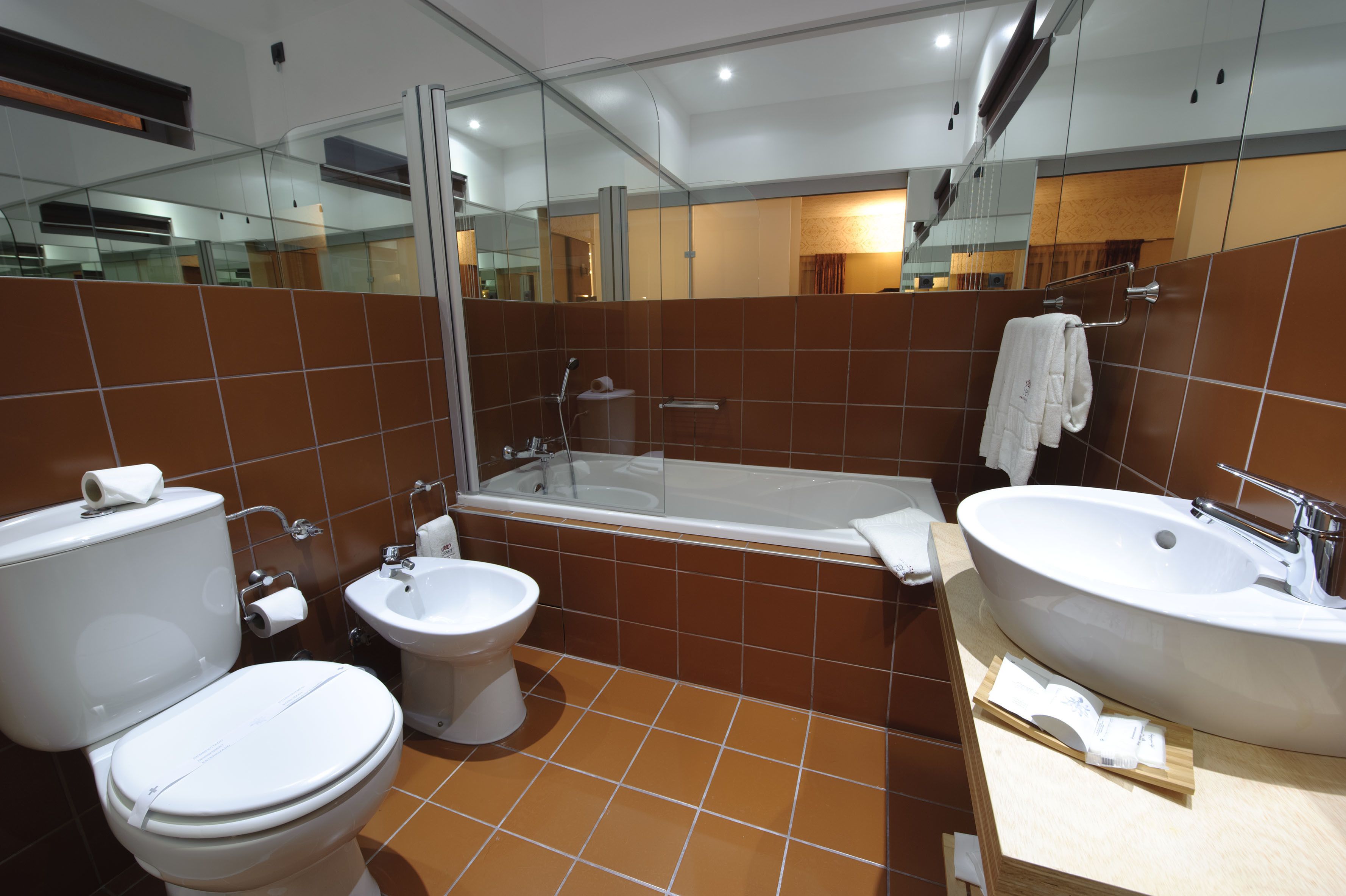 triple room | bathroom | free toiletries, hair dryer, towels