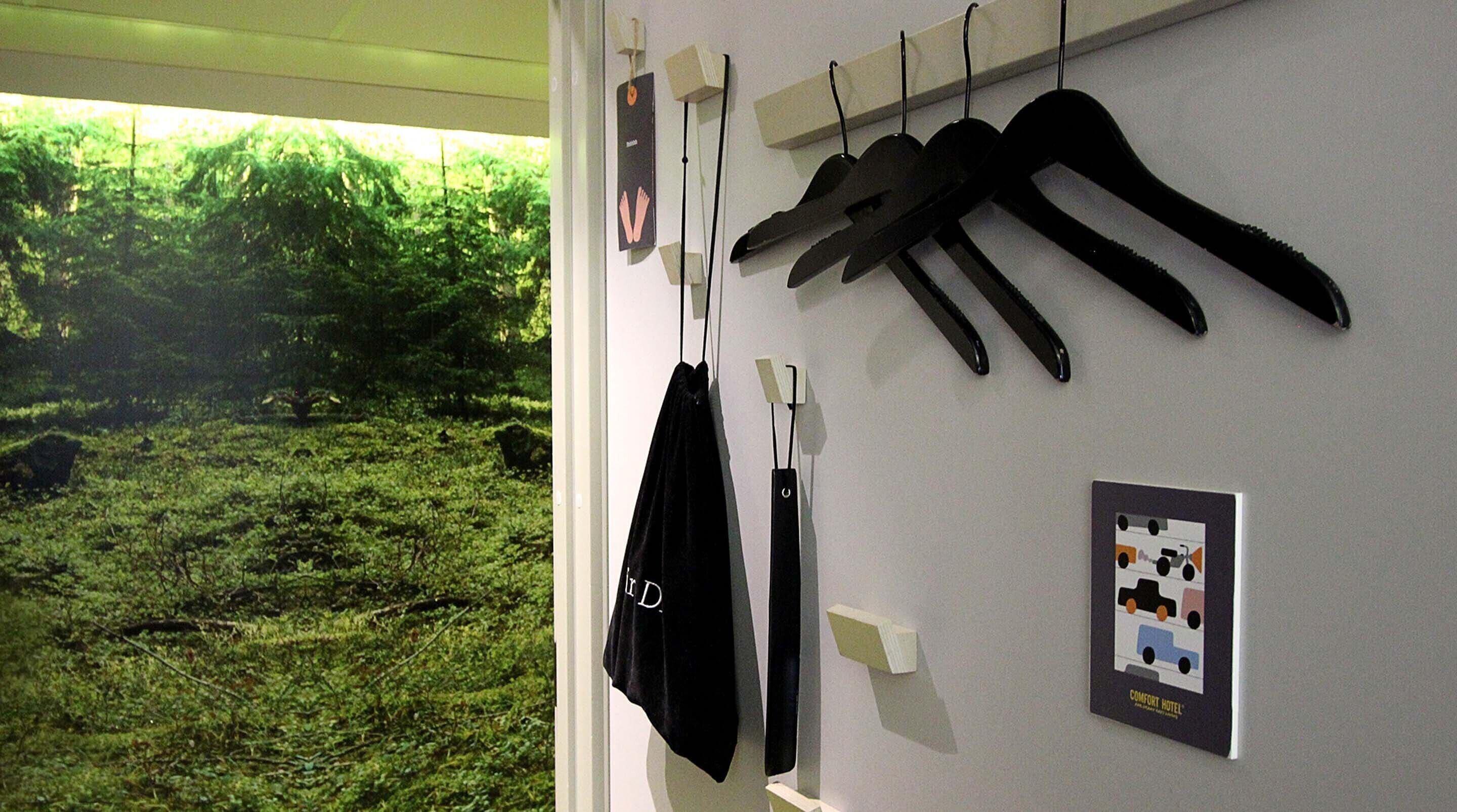 hypo-allergenic bedding, soundproofing, free wifi, bed sheets