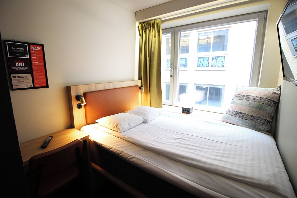 Compact Double Room | Ropa de cama hipoalergénica, sistema de insonorización, wifi gratis