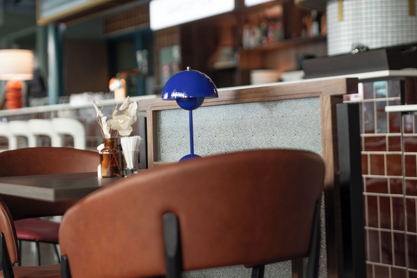 Lobby-lounge