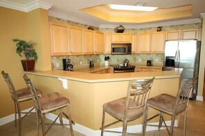 Condo Luxo, 3 quartos | Cozinha privada | Geladeira, micro-ondas
