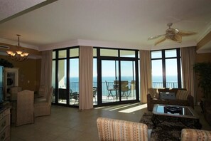 Luxury Condo, 3 Bedrooms | Living area