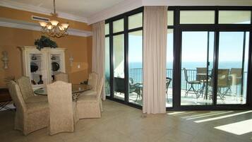 Luxury Condo, 3 Bedrooms | Balcony