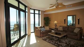 Luxury Condo, 3 Bedrooms | Living area