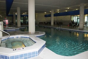 Piscine intérieure, piscine extérieure