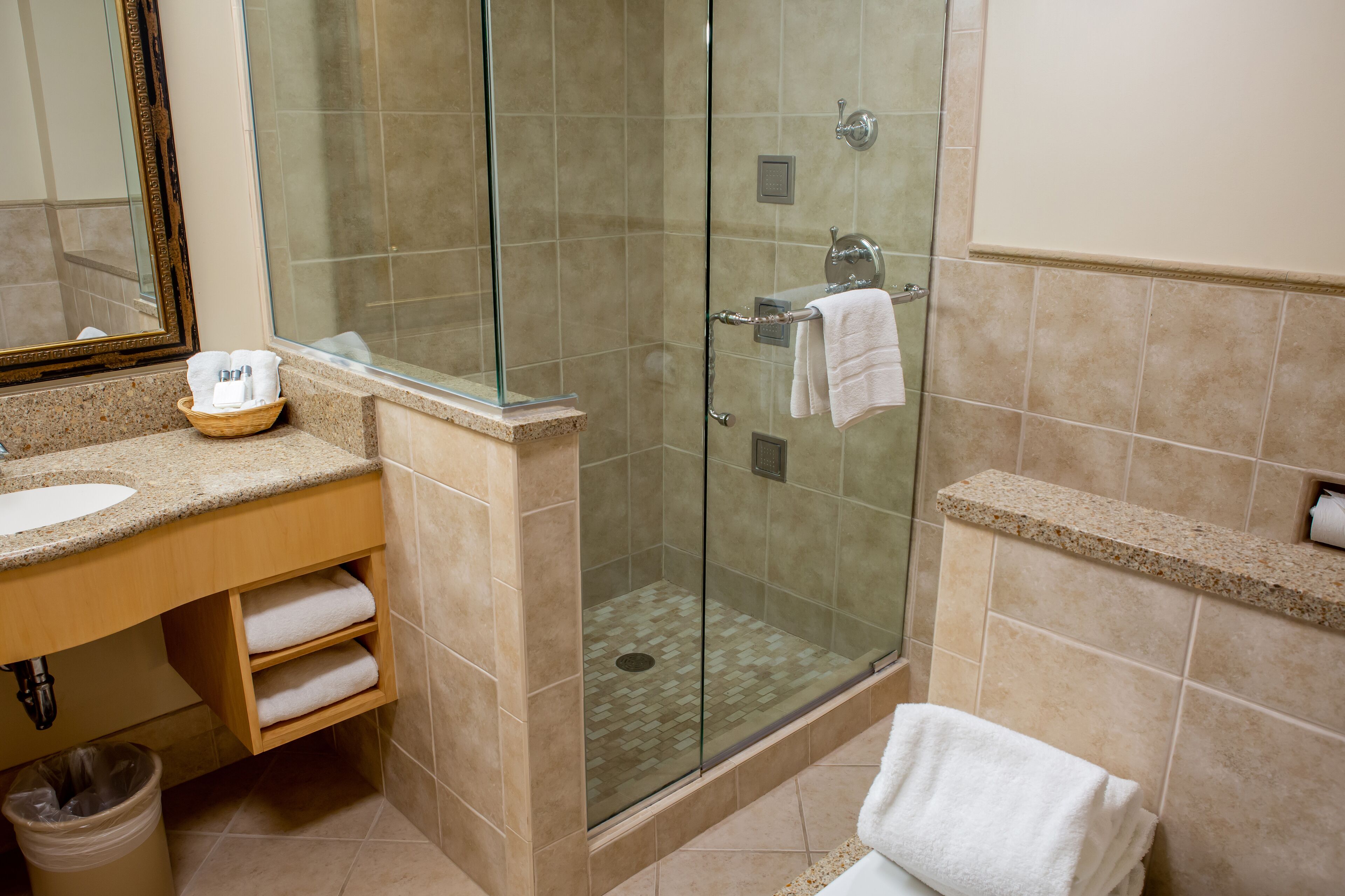 king whirlpool suite w/spa bath | bathroom | combined shower/bathtub, free toiletries, hair dryer, towels