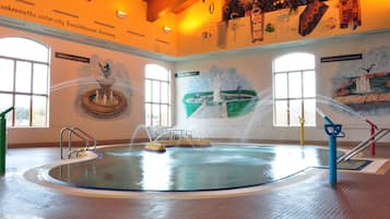 4 piscines couvertes, tentes de plage, chaises longues