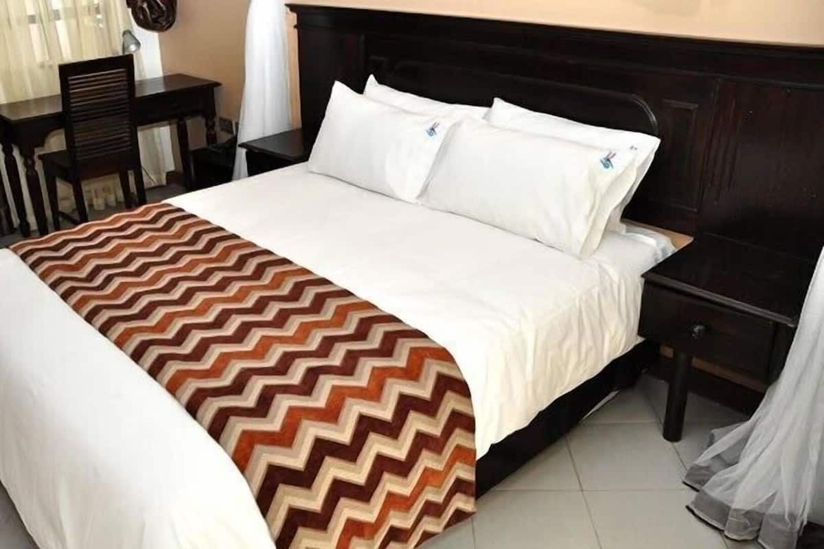 Premium bedding, in-room safe, individually furnished, desk