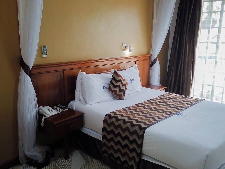 Premium bedding, in-room safe, desk, blackout curtains