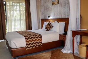 Sengetøy av topp kvalitet, safe på rommet og skrivebord