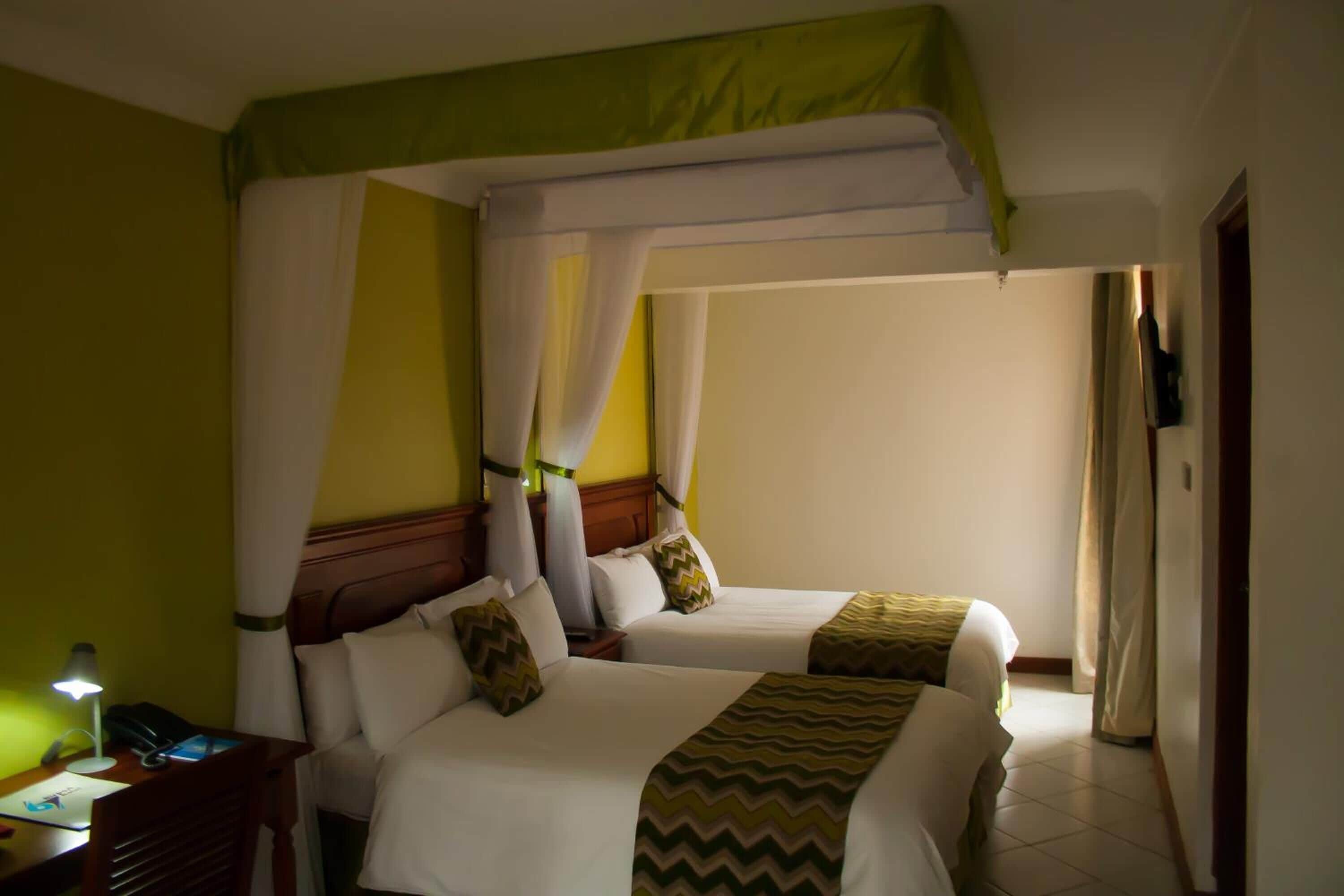 Premium bedding, in-room safe, desk, blackout drapes