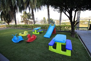 Área de juegos infantiles al aire libre