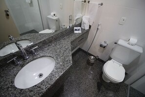 Standard Single Room | Bathroom | Free toiletries, hair dryer, towels