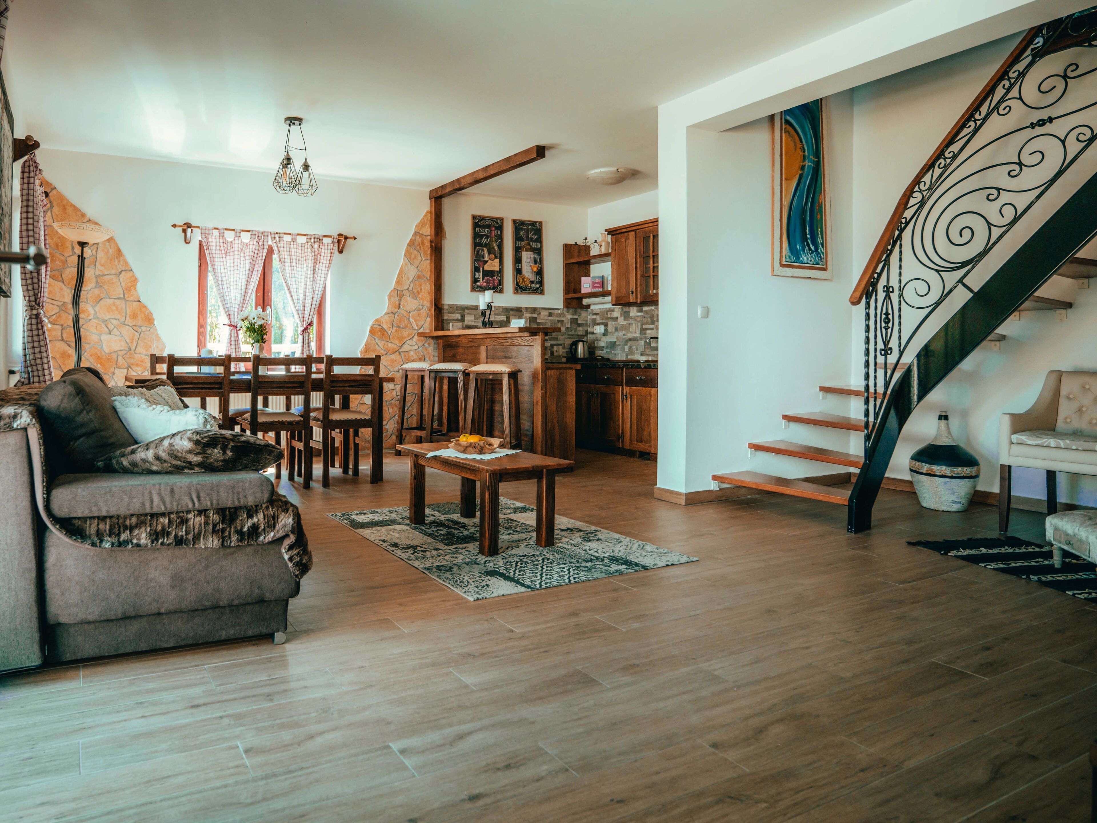 Deluxe Suite, Garden View | Living area | Flat-screen TV, books, stereo