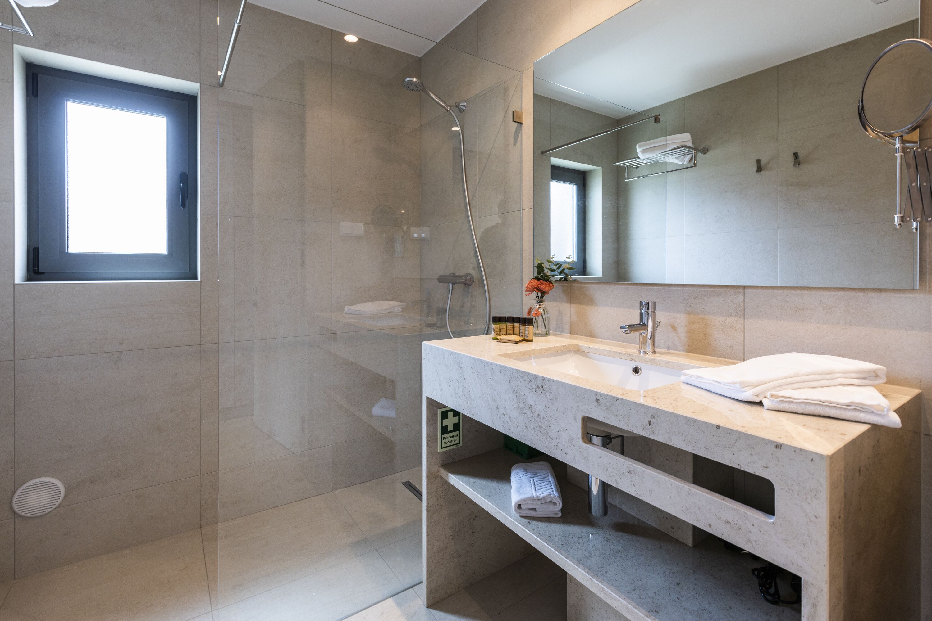 villa | bathroom | free toiletries, hair dryer, towels