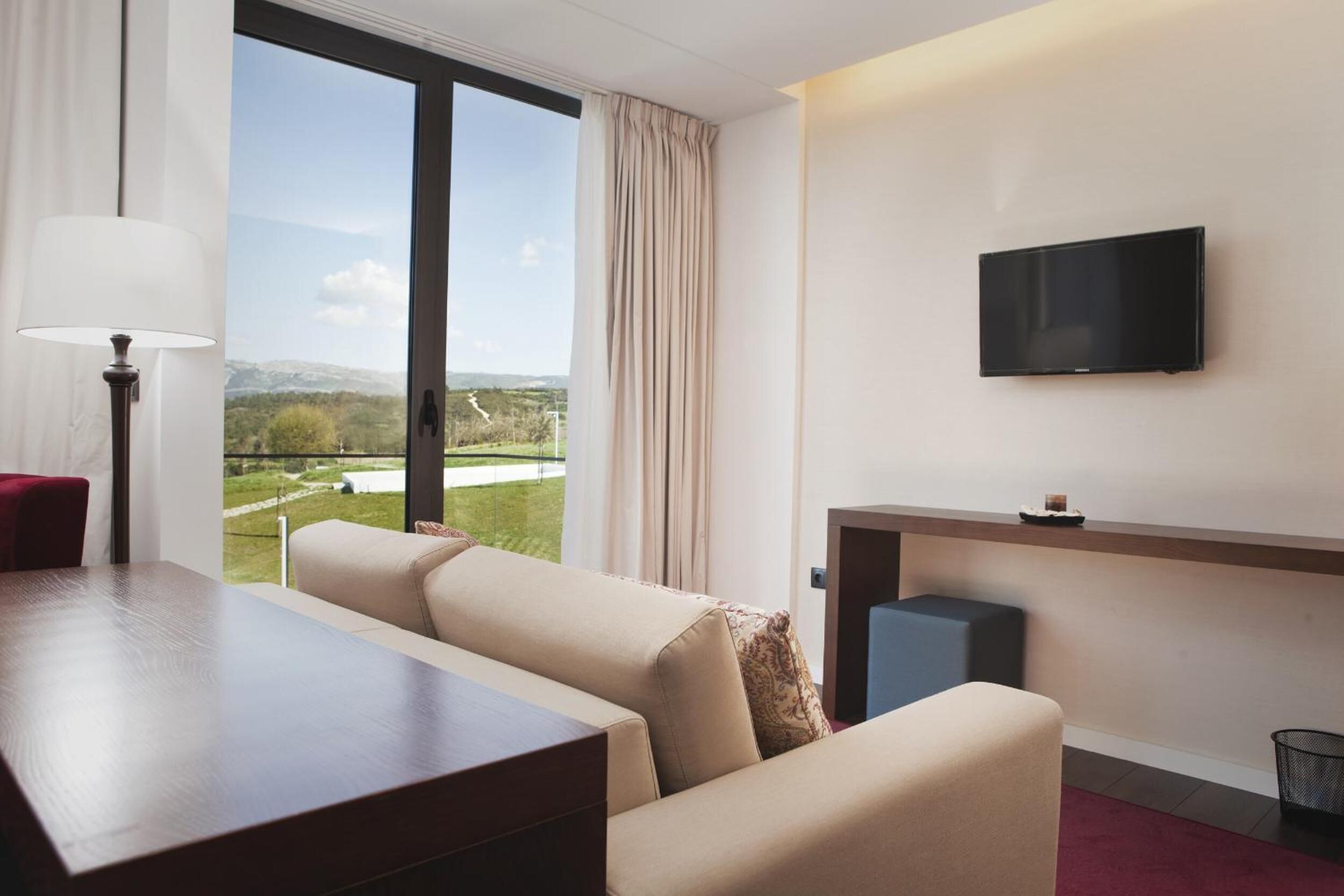 20-cm flat-screen tv with cable channels, tv