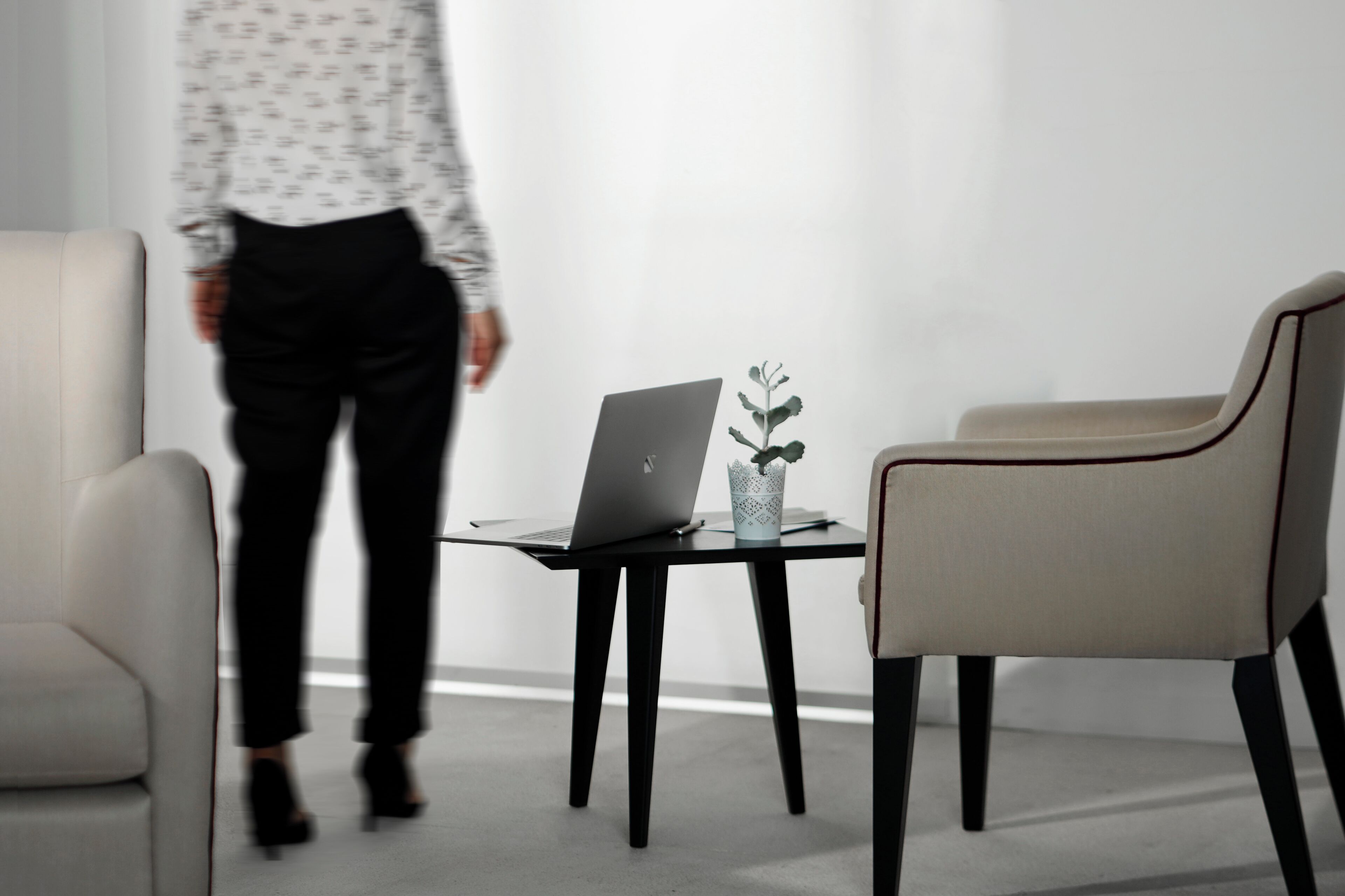 20-cm flat-screen tv with cable channels, tv