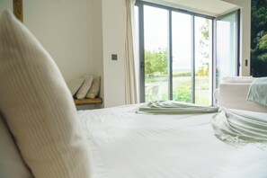 Minibar, in-room safe, individually decorated, laptop workspace