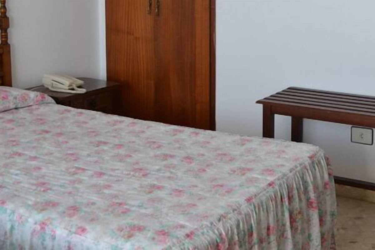 Vierbettzimmer, Meerblick | Wohnbereich | Fernseher