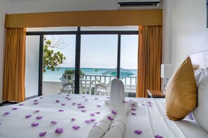 Suite Premium, 1 habitación, frente al mar | Minibar, caja de seguridad en la habitación y decoración personalizada