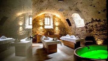 Sauna y tina de hidromasaje