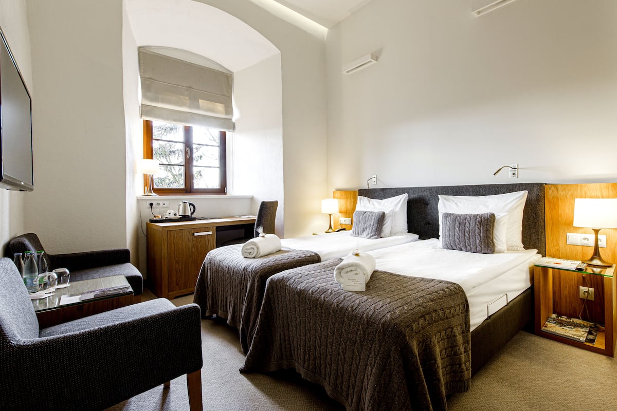 Standaard Twin kamer | Woonruimte | Een flatscreentelevisie