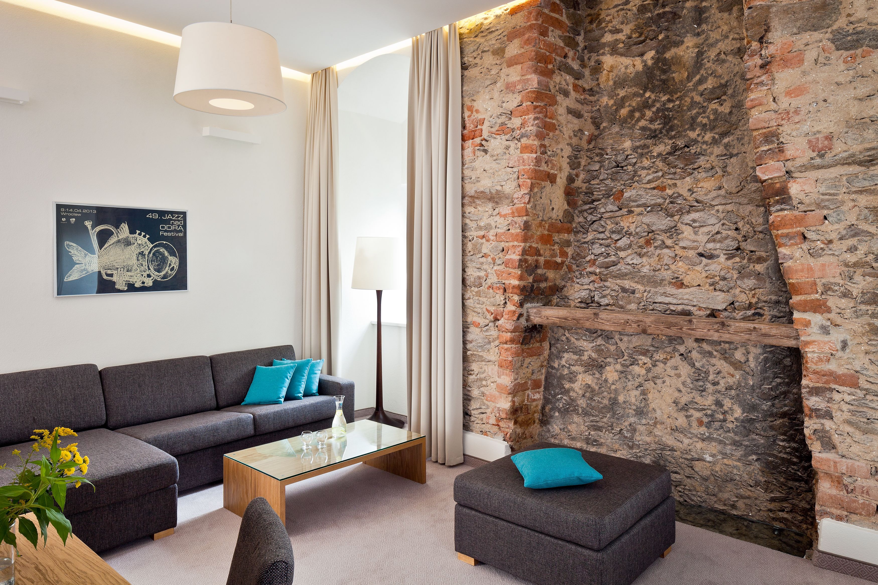 senior suite | living area | flat-screen tv