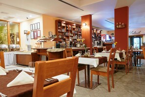 Dîner et souper servis sur place