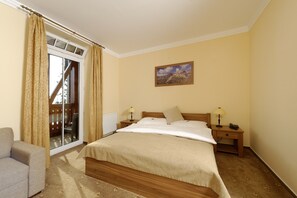 Premium bedding, minibar, in-room safe, desk