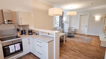 Fridge, oven, stovetop, dishwasher