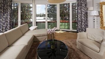 Exclusive Apartment | 1 bedroom, premium bedding, minibar, in-room safe