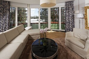 Exclusive Apartment | Premium bedding, minibar, in-room safe, desk