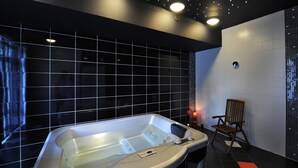 Couples treatment rooms, body treatments, body wraps, facials