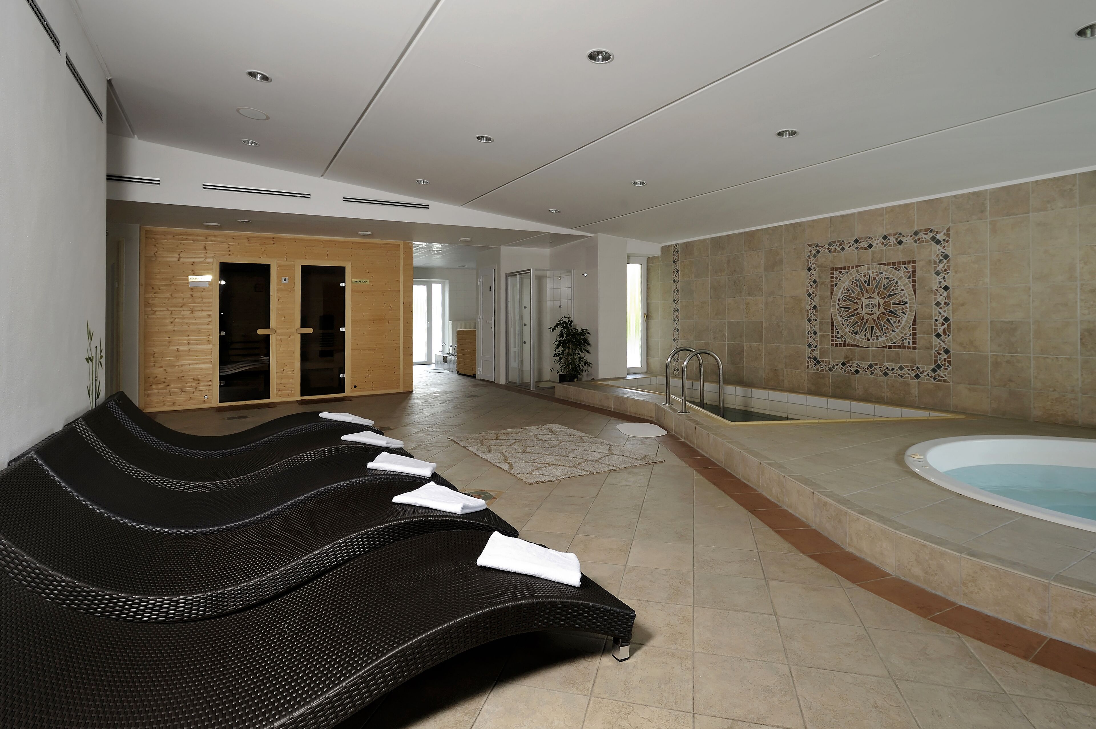 couples treatment room(s), body treatments, body wraps, facials