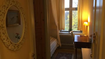 Single Room | In-room safe, desk, soundproofing, cribs/infant beds