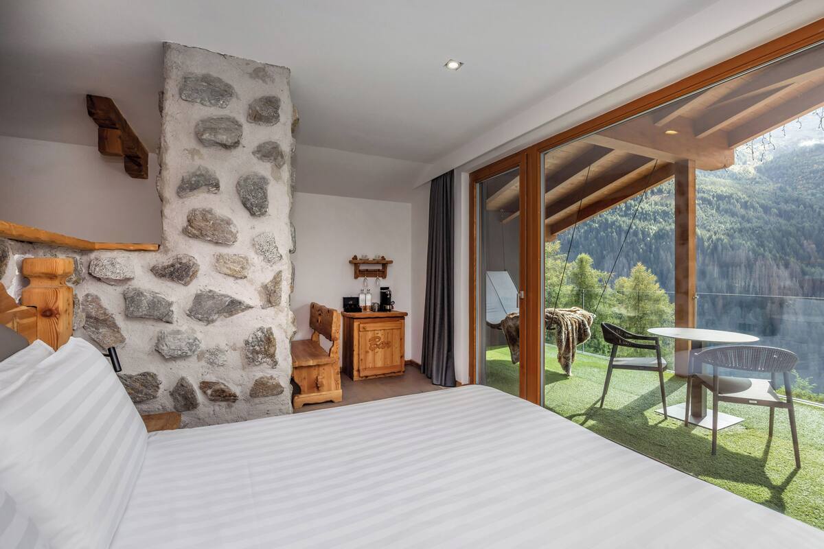 Junior Room | Premium bedding, down comforters, minibar, in-room safe