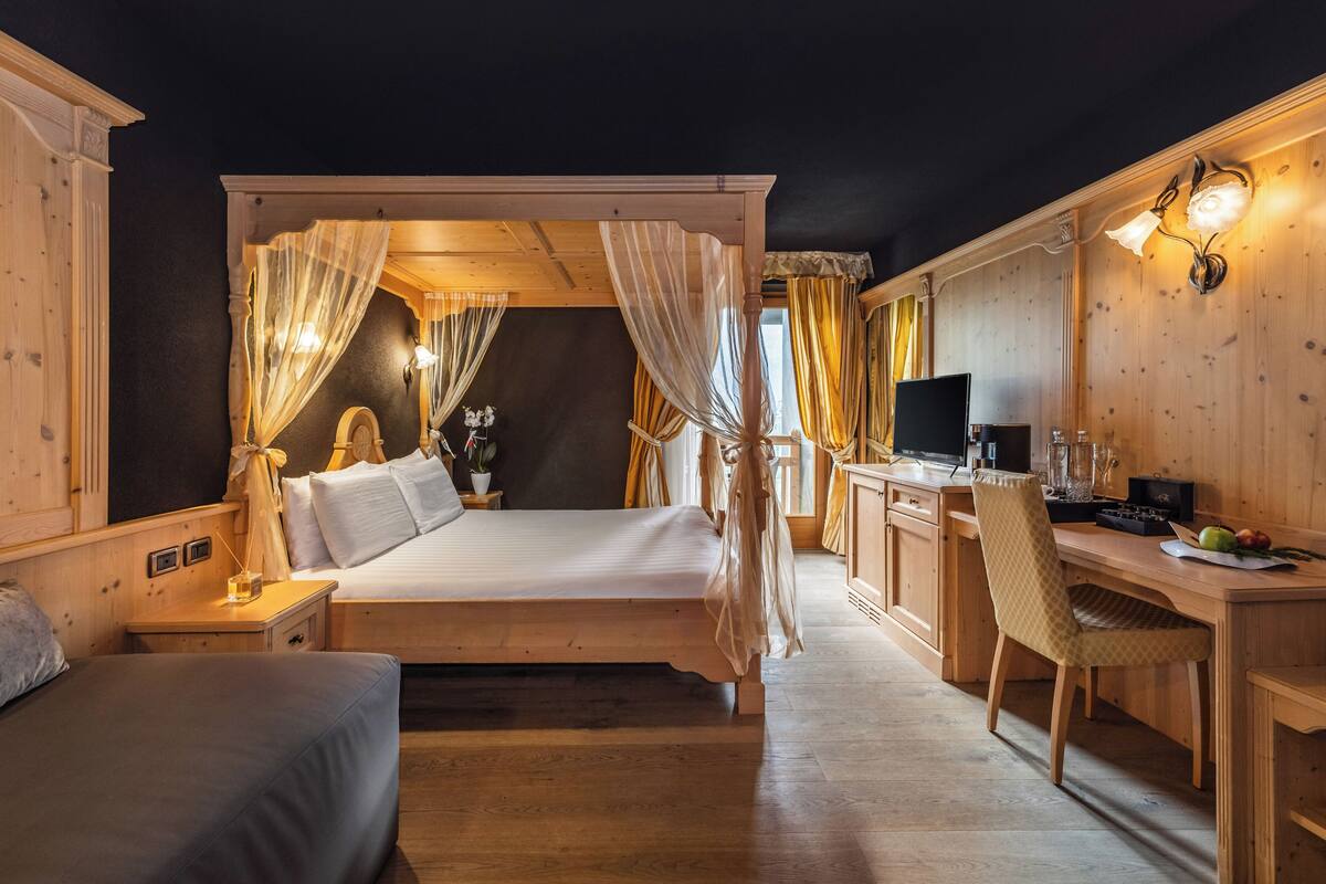 Standard Room | Premium bedding, down comforters, minibar, in-room safe