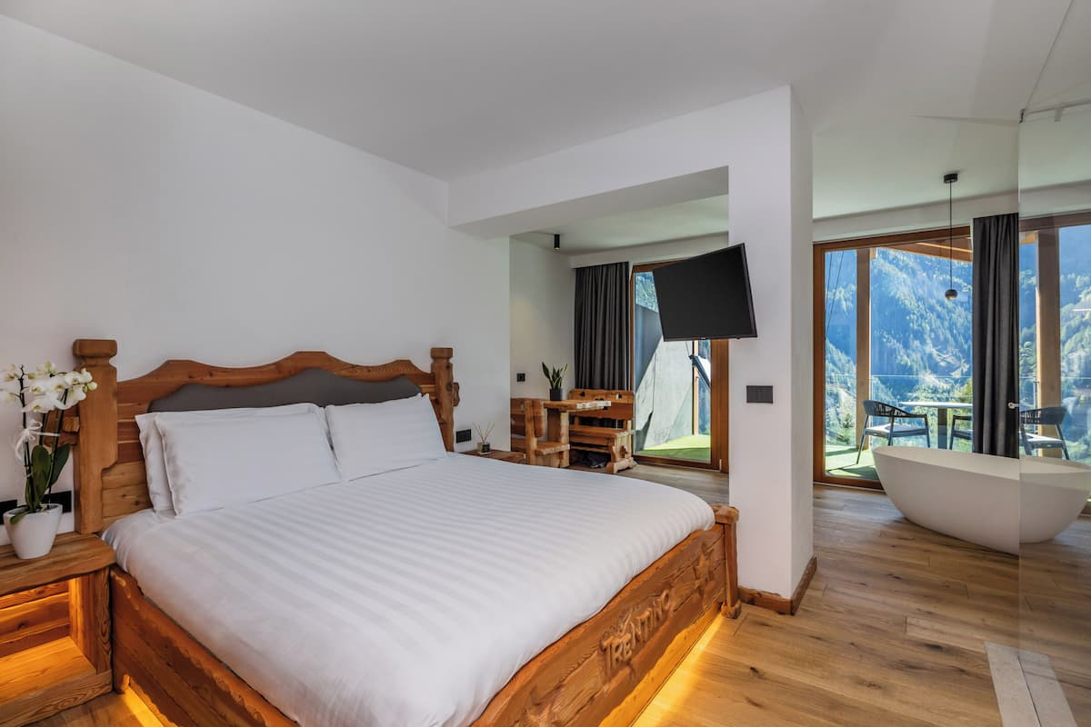 Design Room, Balcony, Mountain View