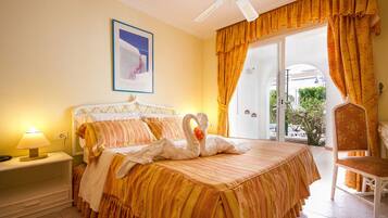 2 dormitoris, caixa forta a l'habitació, escriptori i cortines opaques