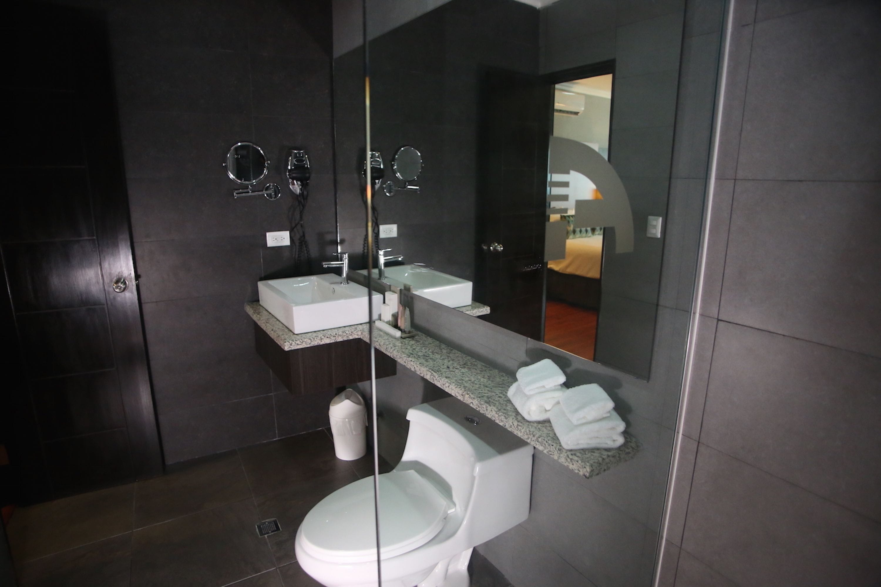 executive suite (master) | bathroom | shower, rainfall showerhead, free toiletries, towels