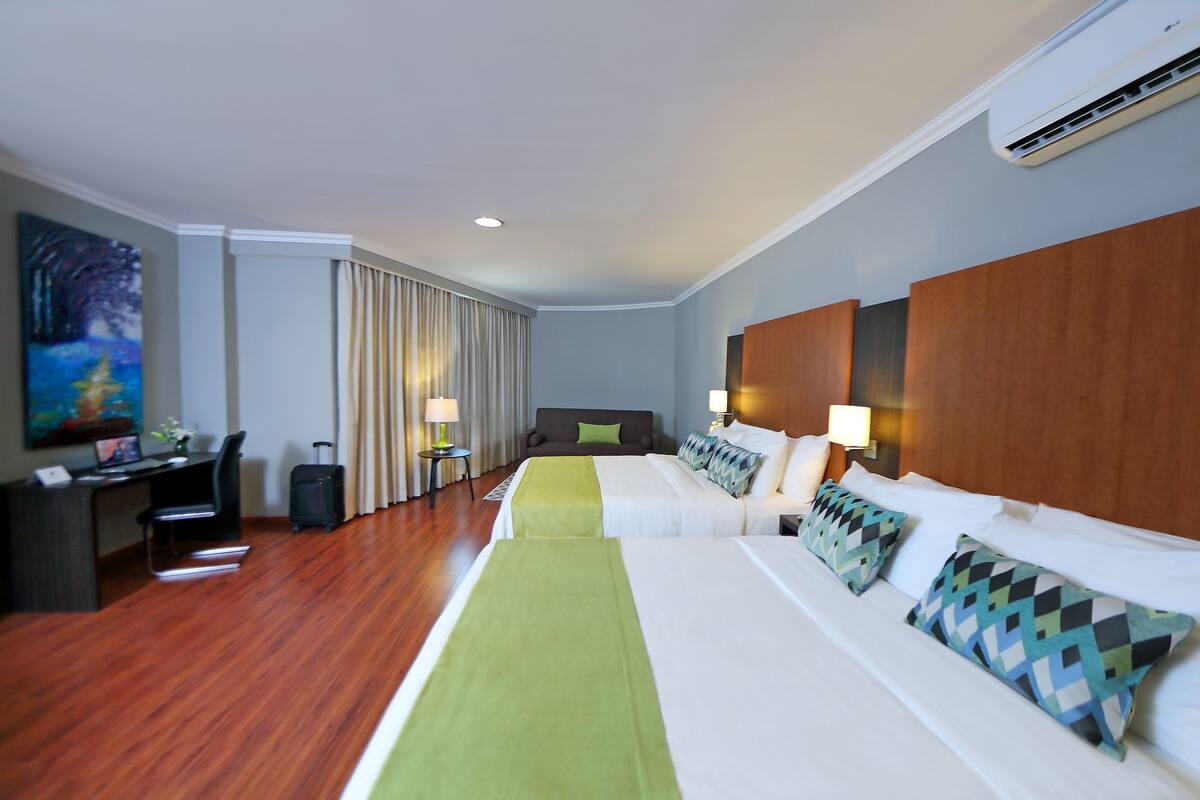 executive suite (master) | premium bedding, pillow-top beds, in-room safe, desk