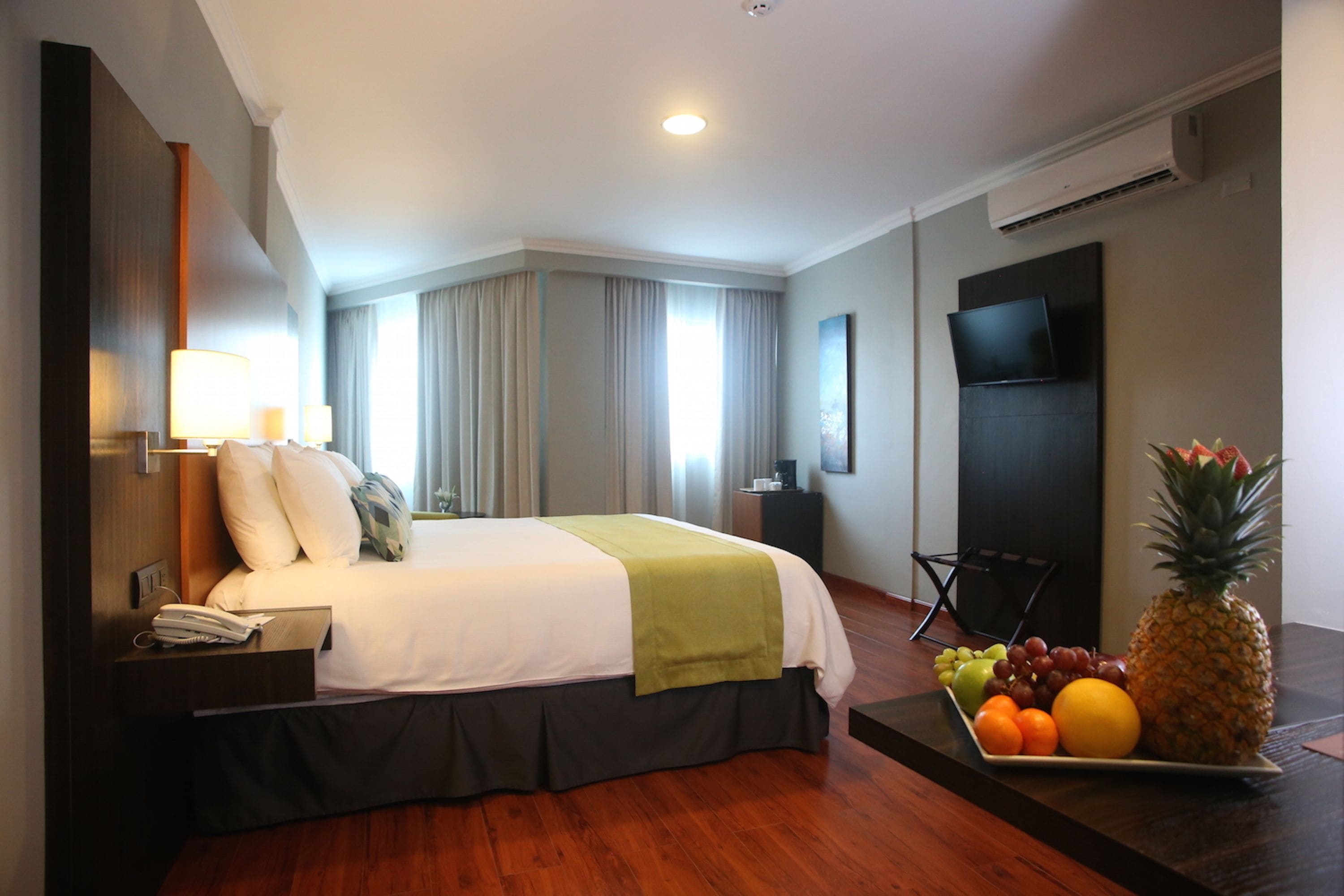 Junior Suite, 1 King Bed, Ensuite | Egyptian cotton sheets, premium bedding, pillowtop beds, in-room safe