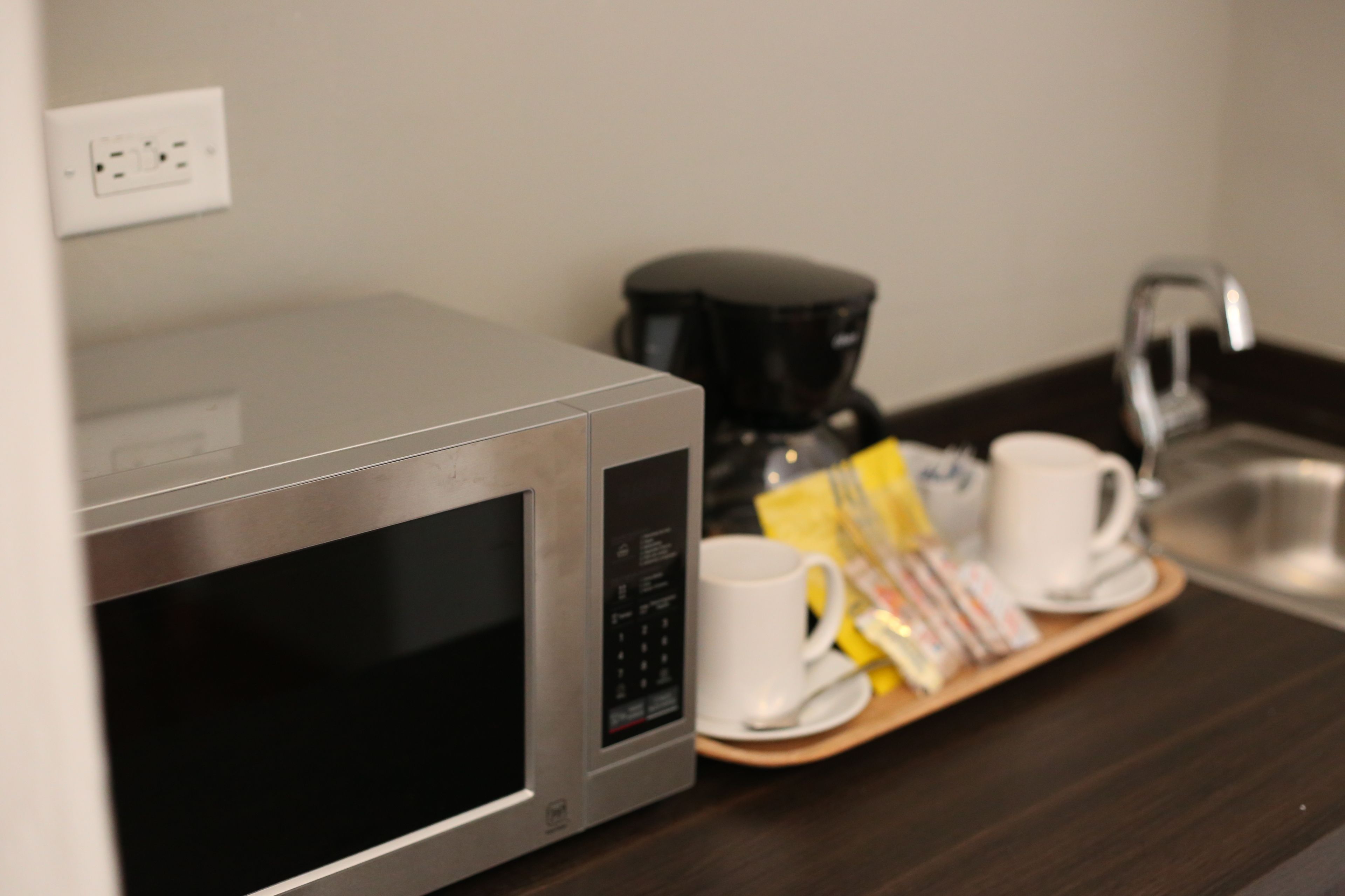 executive suite (master) | microwave
