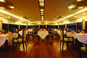 Restaurant - Oriental Sails (Ha Long)