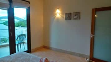 Appart'hĂŽtel, 2 chambres, en front de plage | 2 chambres, coffres-forts dans les chambres, fer et planche Ă  repasser